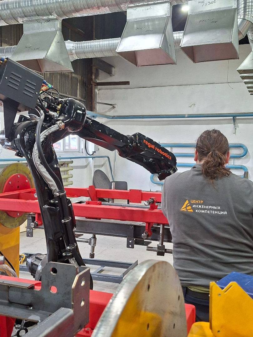 Обучение работе с промышленными роботами