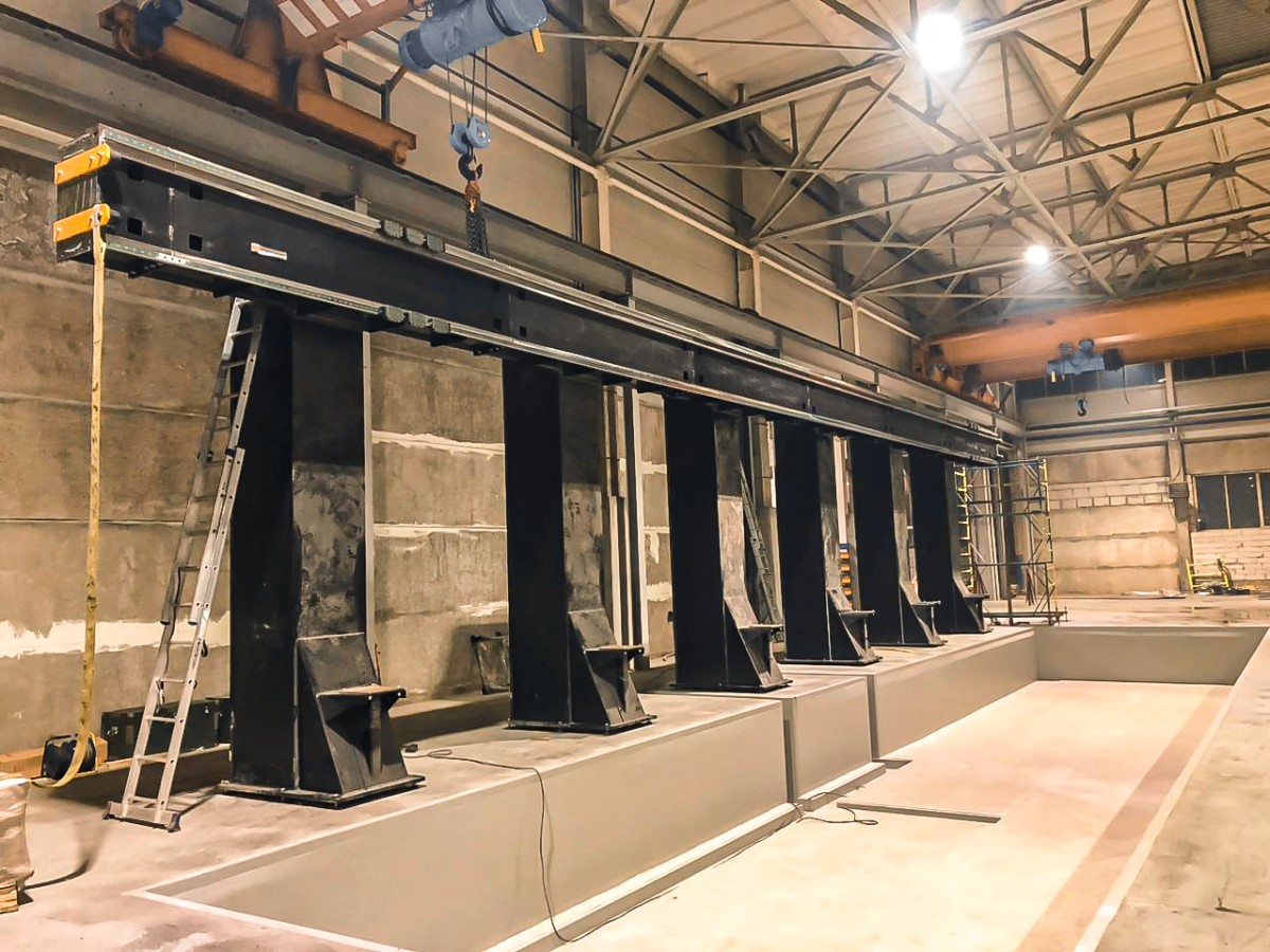 Трехосевой сварочный портал для перемещения двух роботов