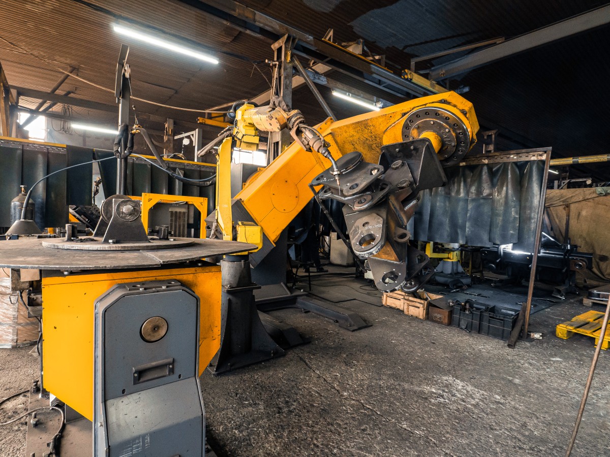 Участок сварки мелких подсборок рам и телег. Завод «ДСТ-УРАЛ»